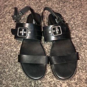 Divide platform sandals